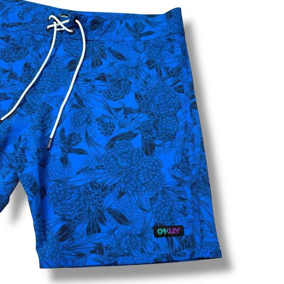 Oakley Blue Floral Board Shorts Size 34 Performance Fit Swim Trunks Surf Unlined - Picture 3 of 10